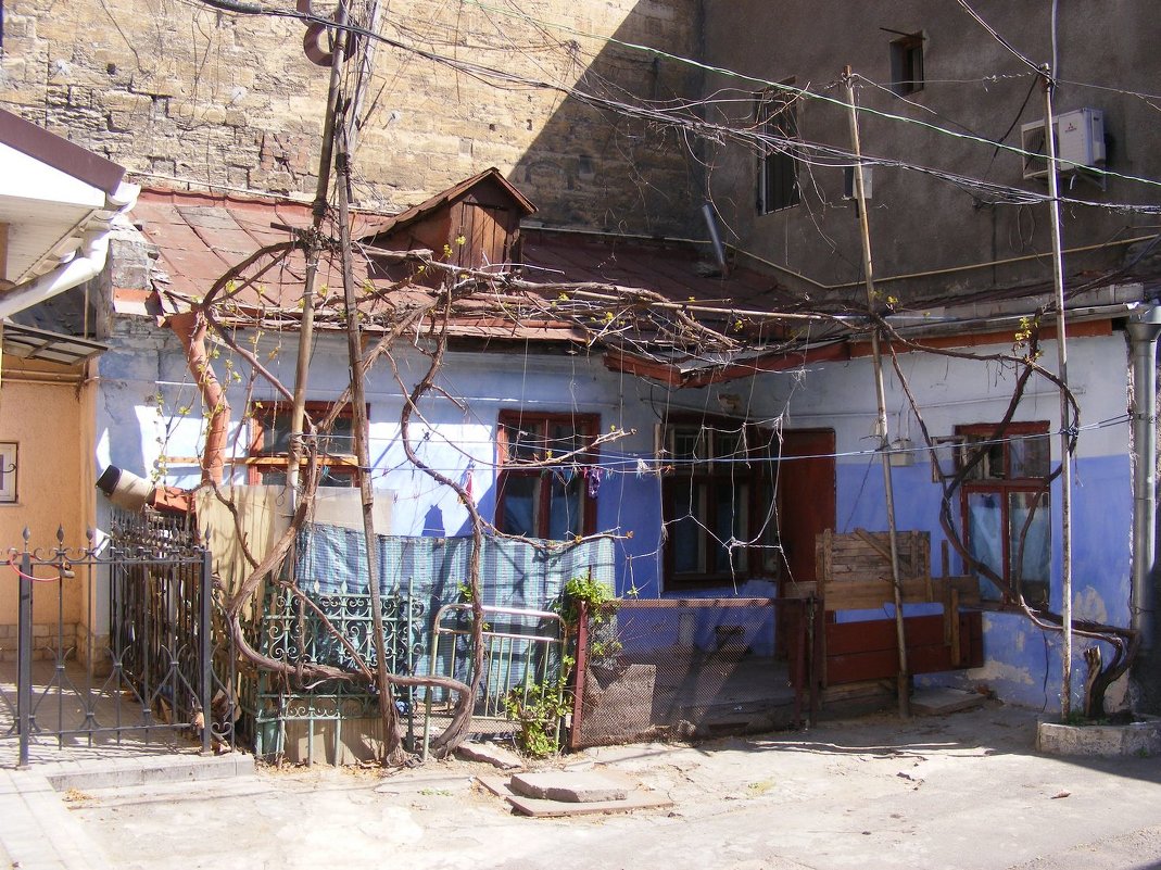 Городской дворик - Александр Скамо