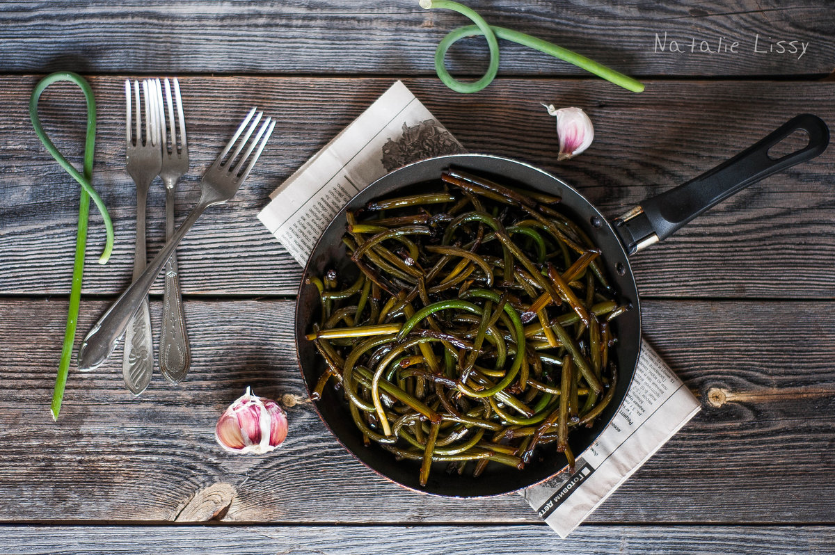 Жареные чесночные стрелки - Натали Лисси Жареные чесночные стрелки - Натали Лисси