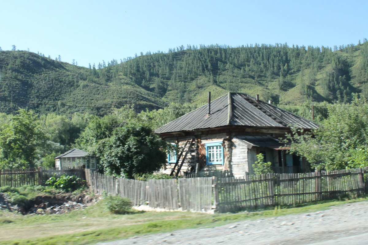 Домик у дороги. - Олег Афанасьевич Сергеев