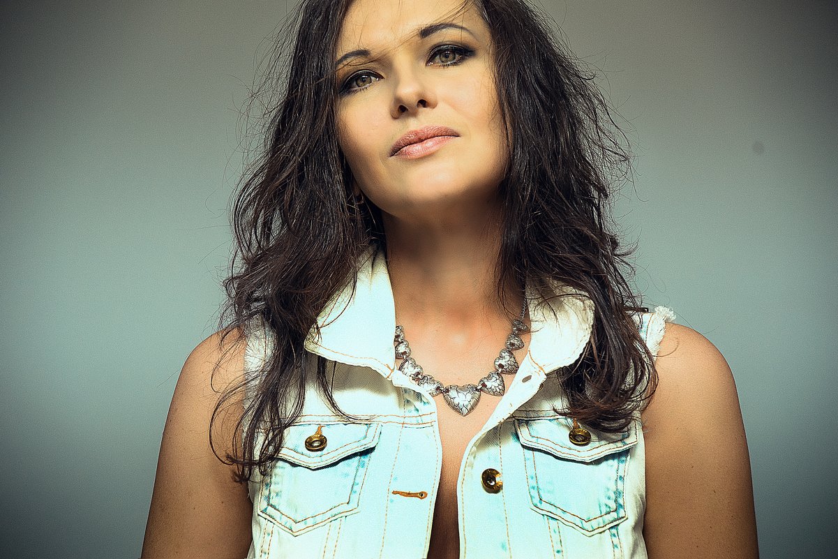 Автопортрет - Юлия Халаим