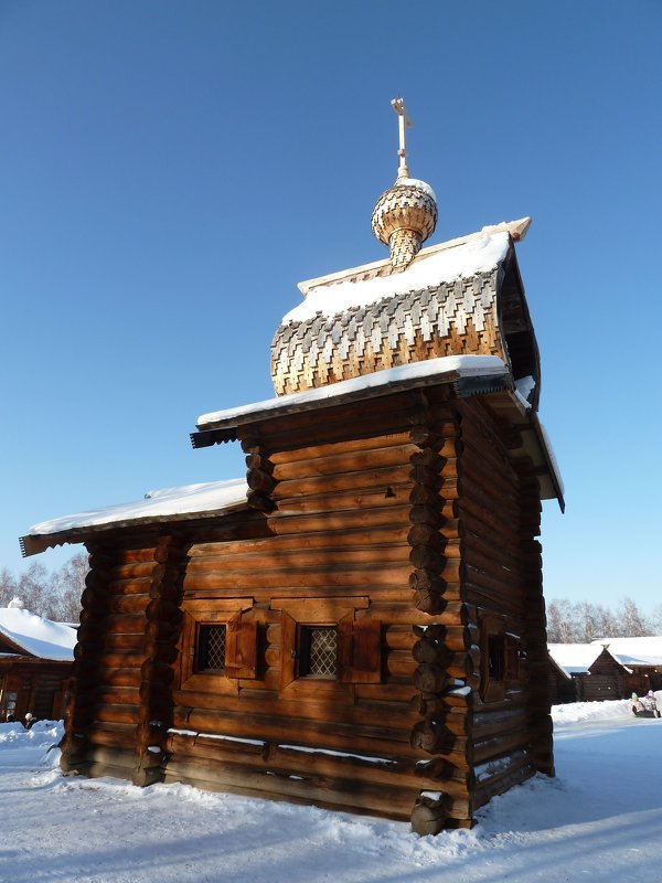 Казанская привратная церковь (вид сзади). Музей "Тальцы" в Новогодние праздники. - Галина Минчук