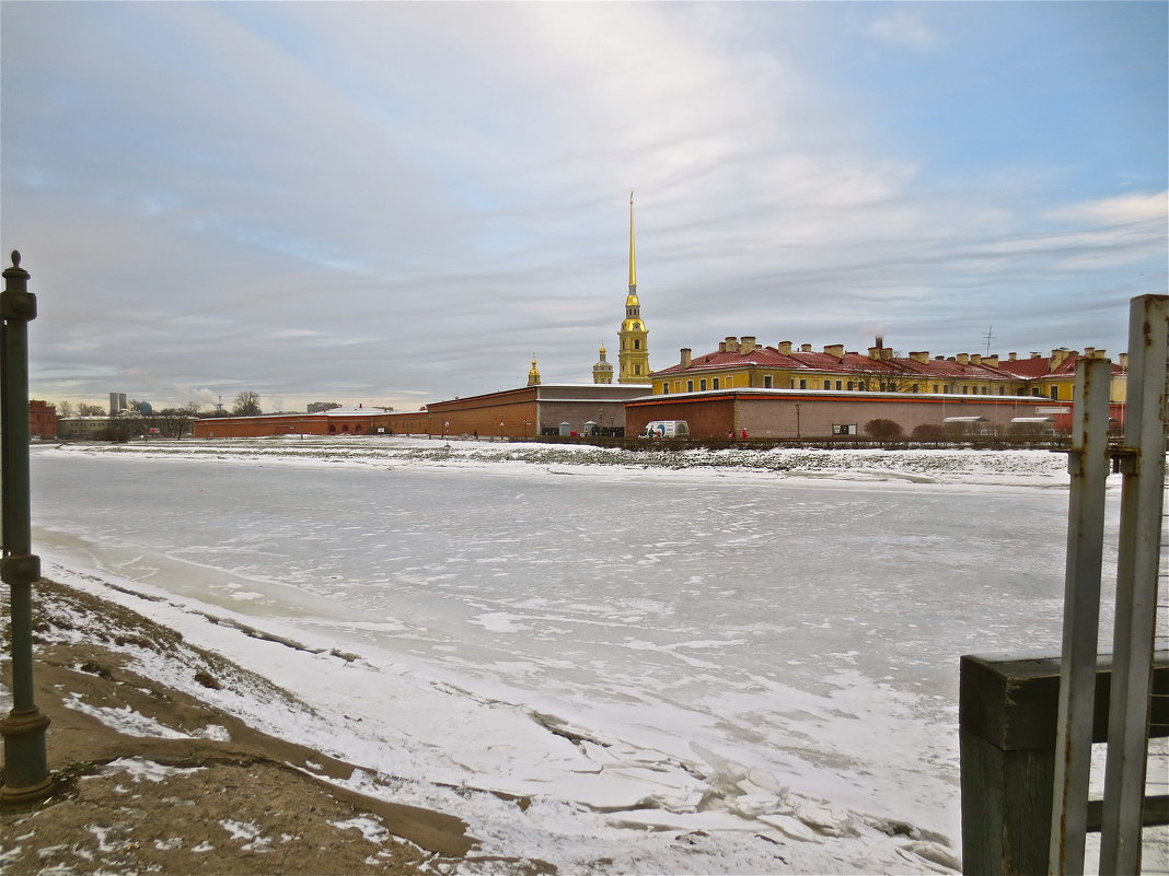 не парадный вид Петропавловки - Елена 