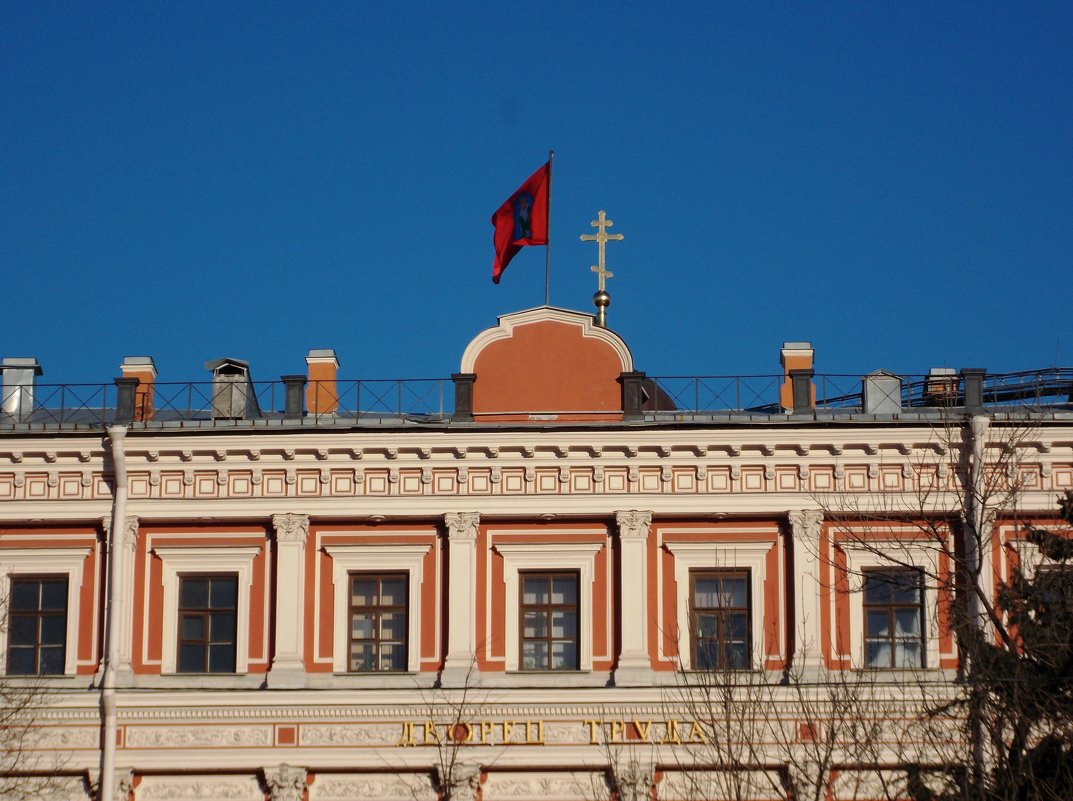 Дворец Труда  в Санкт-Петербурге. Фрагмент. - Фотогруппа Весна