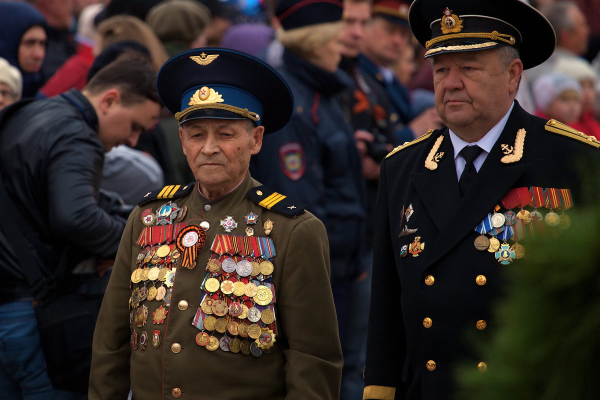 Возложение венков. - Алексей Хаустов