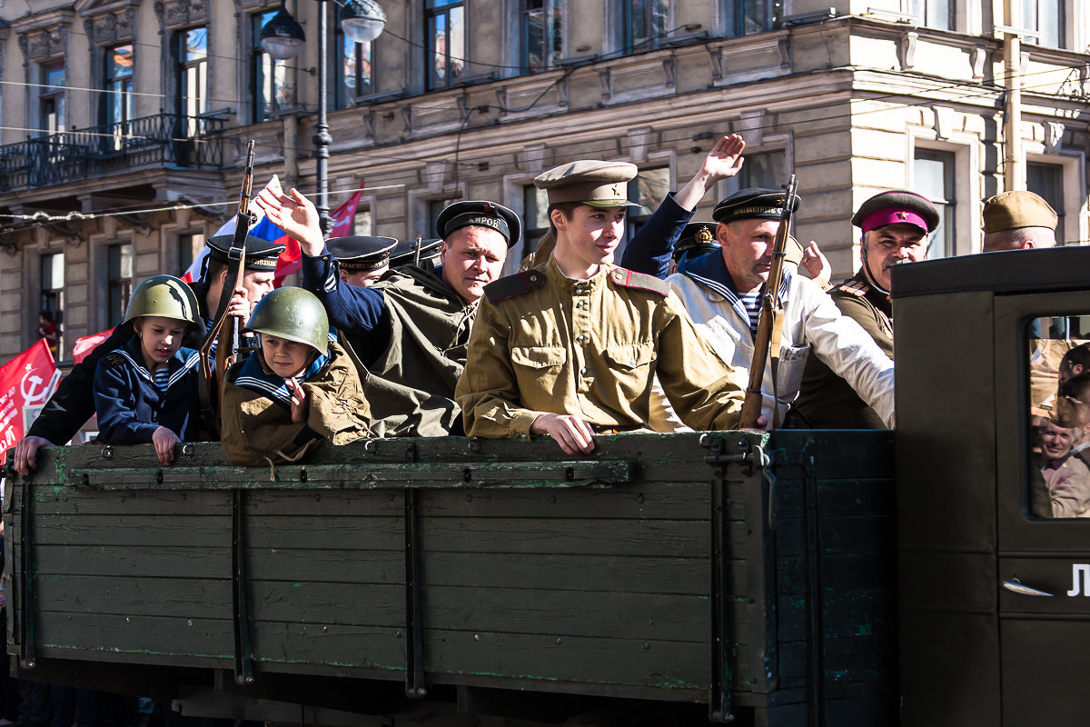 На парад - Анатолий Мигов На парад - Анатолий Мигов