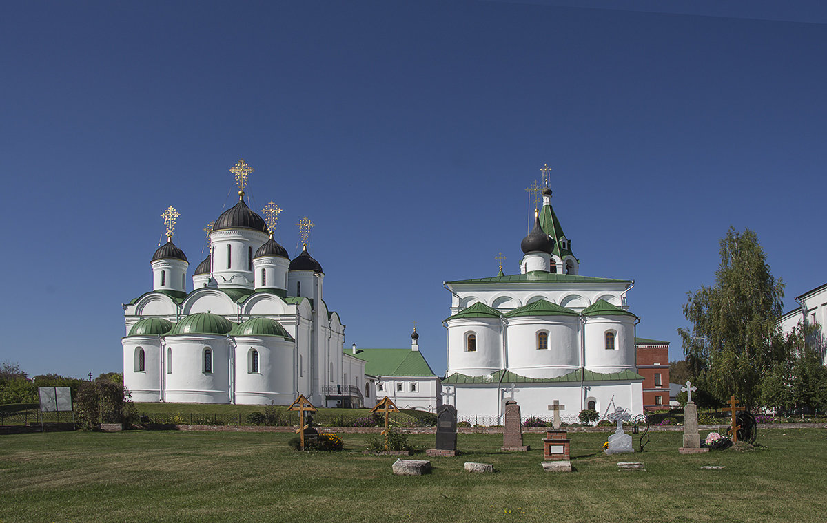 Спасо Преображенский собор, и справа трапезная церковь Рождества Богородицы - Игорь Егоров