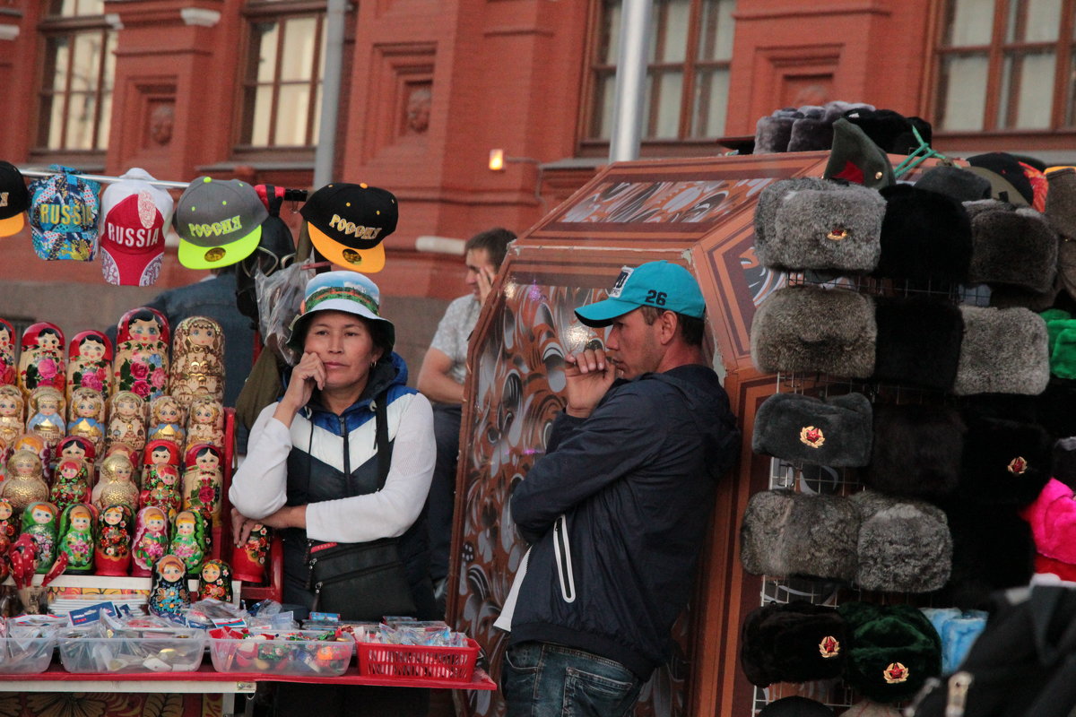 Скучно торговать сувенирами - Elen Dol Скучно торговать сувенирами - Elen Dol