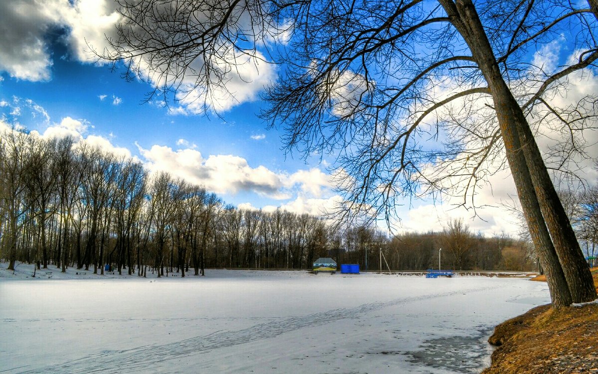 Тяжелые тучи над озером - Милешкин Владимир Алексеевич 