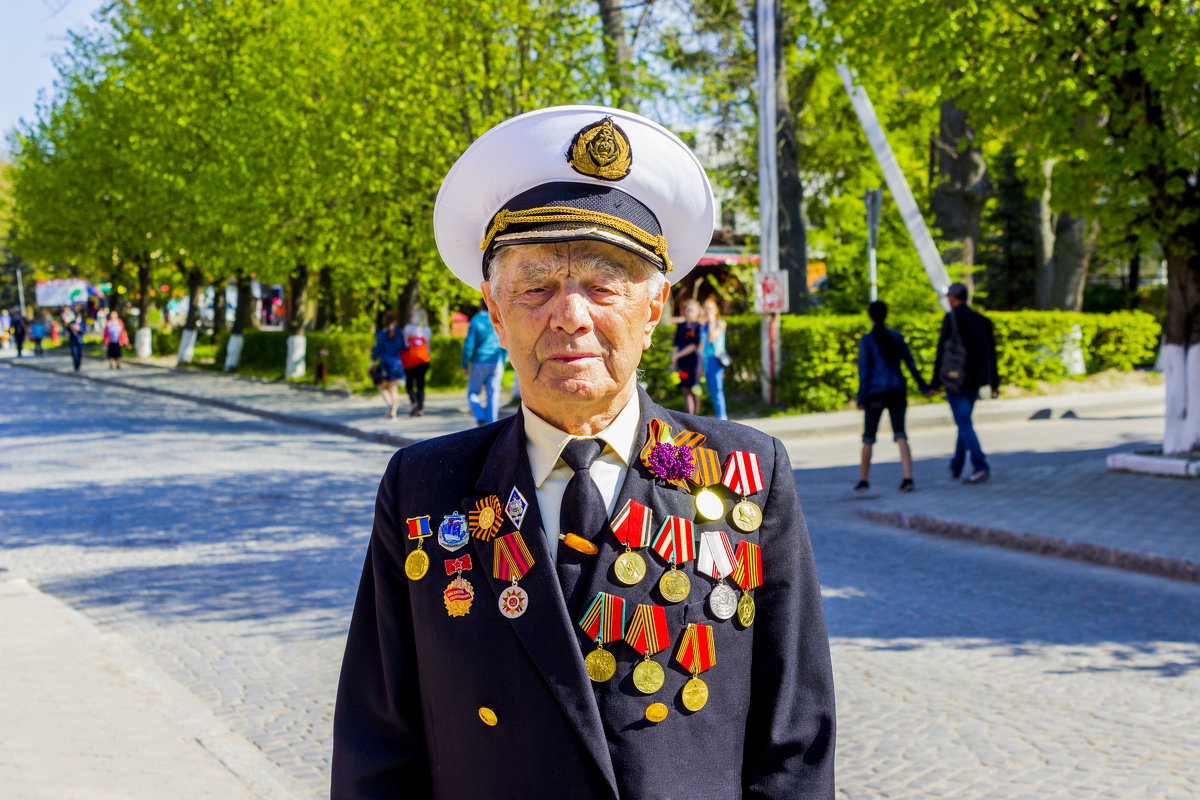 Вся жизнь в глазах ... - Михаил Юрин