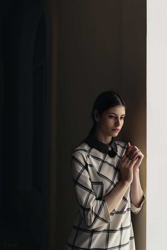 В раздумии - Freol Freol