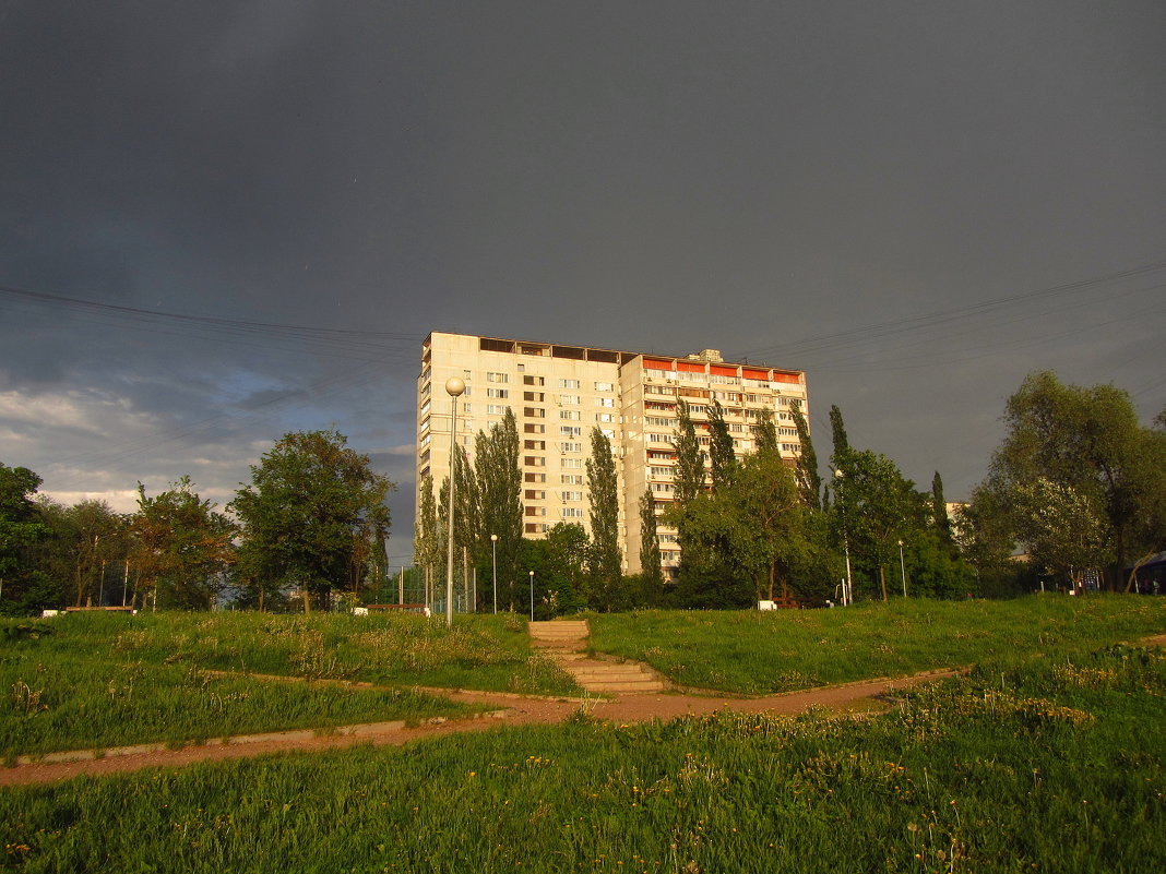 За пару минут перед дождем, в который я всё еще не верю - Андрей Лукьянов