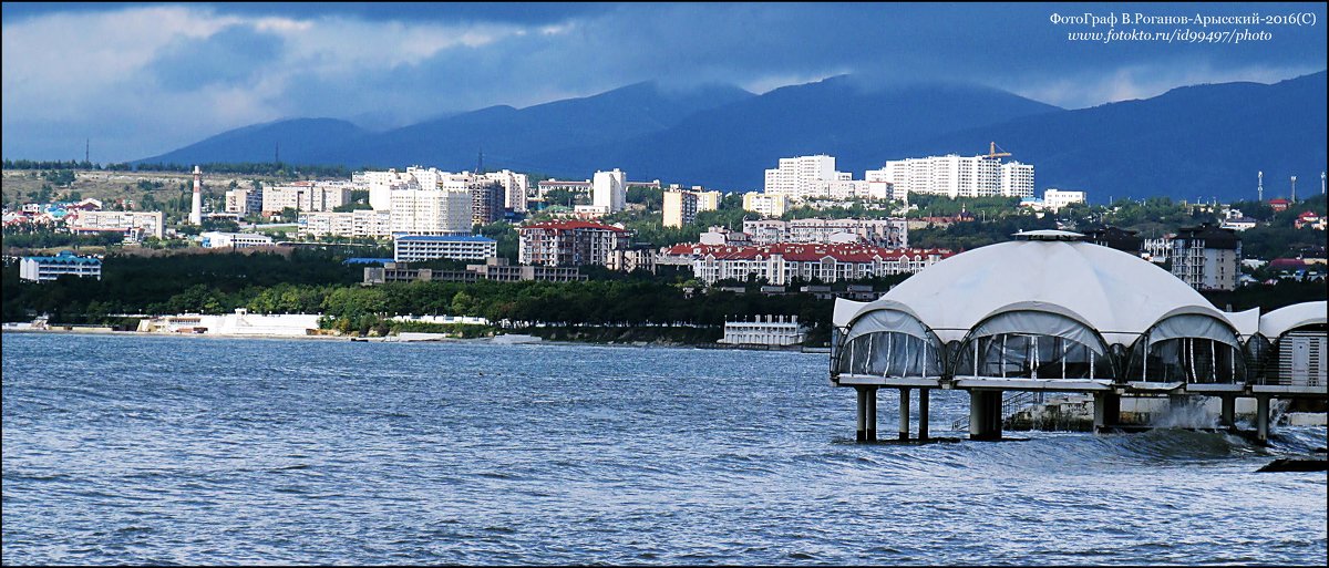 ОКТЯБРЬ В ГЕЛЕНДЖИКЕ - Валерий Викторович РОГАНОВ-АРЫССКИЙ ОКТЯБРЬ В ГЕЛЕНДЖИКЕ - Валерий Викторович РОГАНОВ-АРЫССКИЙ
