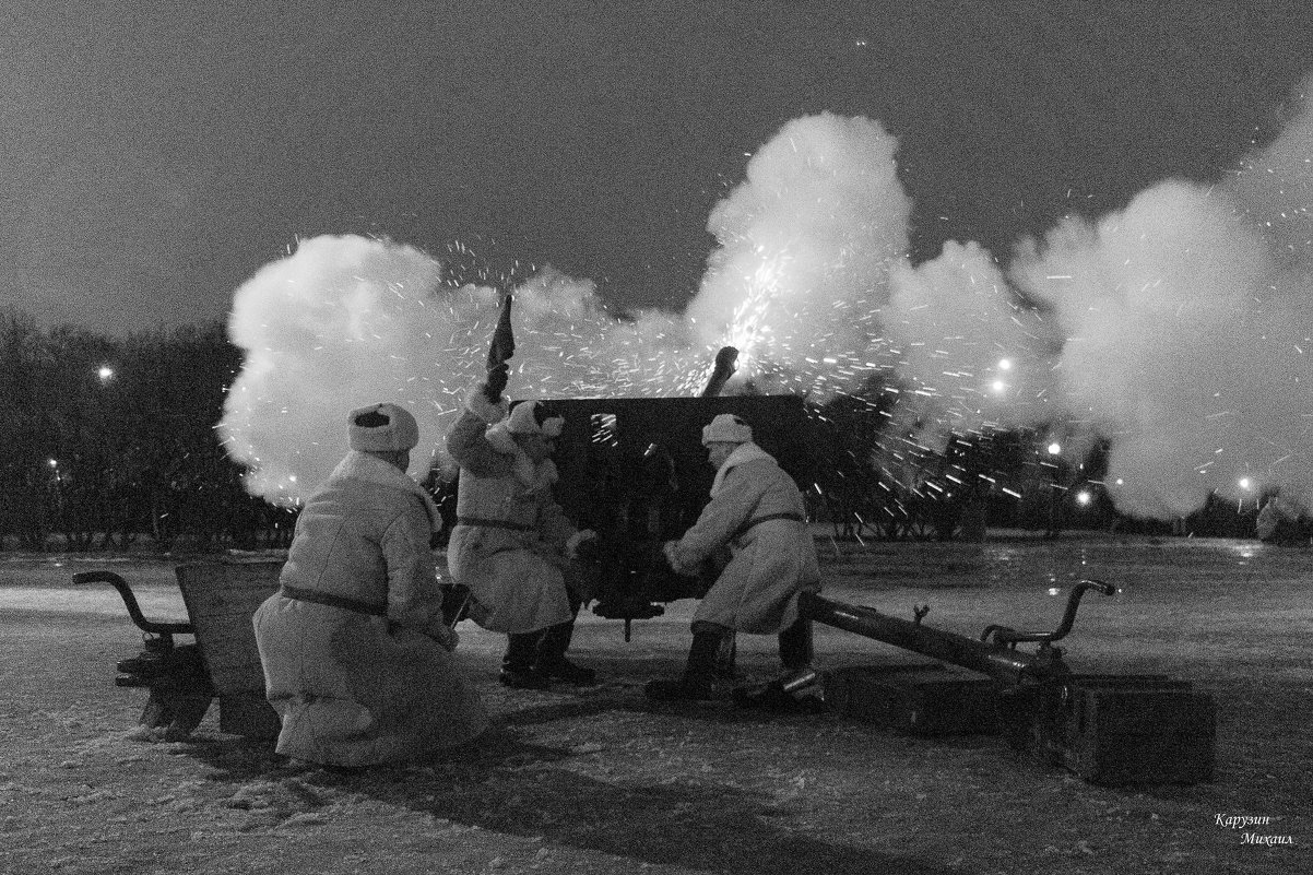 Победный салют на Марсовом поле 1944 г - Михаил Сергеевич Карузин Победный салют на Марсовом поле 1944 г - Михаил Сергеевич Карузин