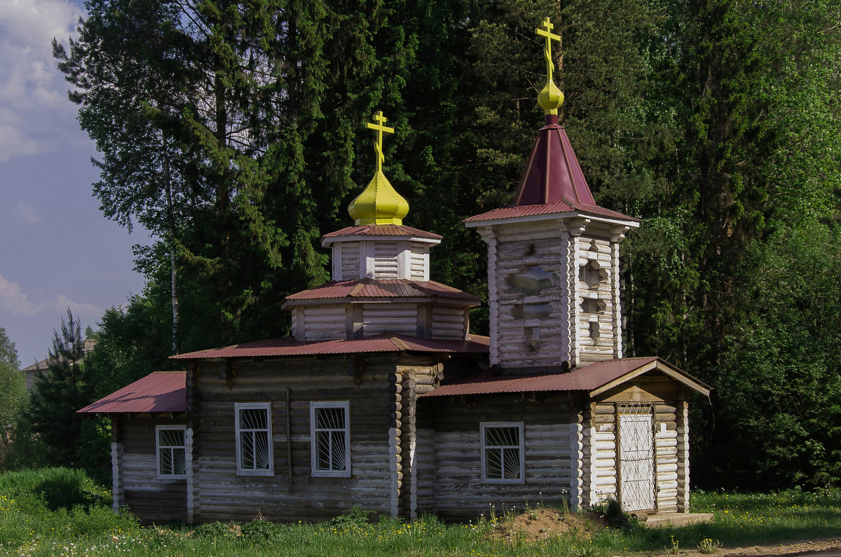 СТАРЫЙ  СИБИРСКИЙ  ТРАКТ.  ПРИДОРОЖНАЯ  ЧАСОВНЯ - Владимир Максимов