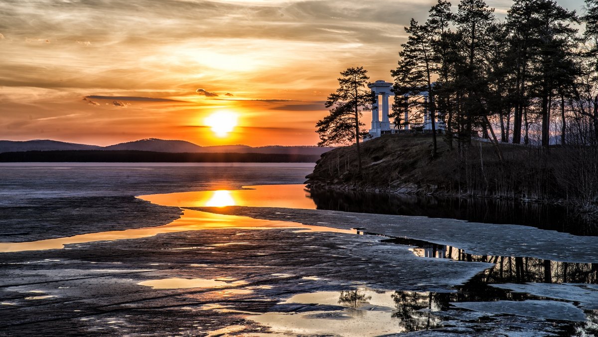 Sunset in April/Закат в Апреле - Dmitry Ozersky