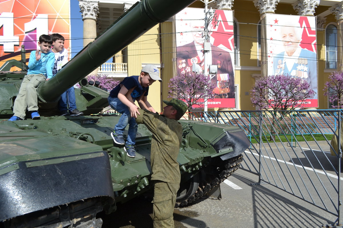 Перед парадом - Сергей Перед парадом - Сергей