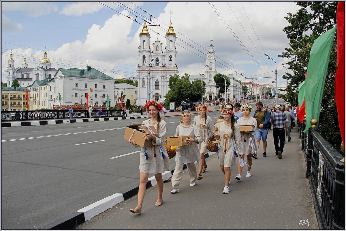 *** - Роланд Дубровский