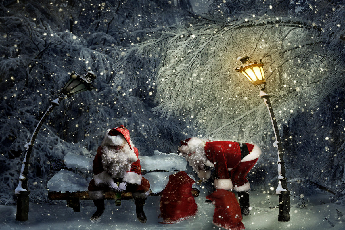 -С Новым годом коллега, бутылочку тогда не выбрасывайте... - Лилия .