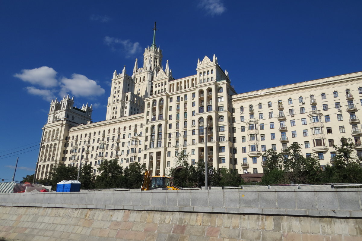 Дом на набережной - Вера Щукина