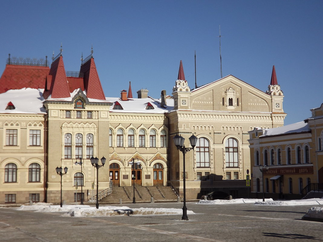 Зима в городе.Здание городского музея г.Рыбинска.Дата постройки 1912г.Бывшая хлебная биржа. - Нина Андронова