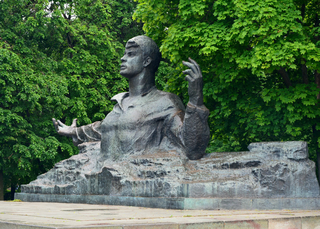 Памятник поэту Сергею Есенину - Александр Буянов