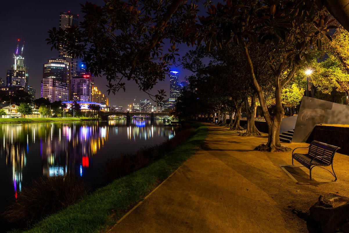 Melbourne, Yarra river, Flinders Street - Natalia Pakhomova