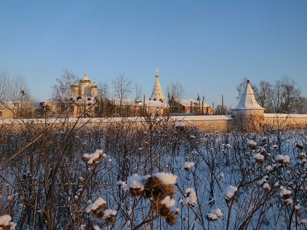 Можайский Лужецкий Ферапонтов Богородицкий мужской монастырь зимой. - ИРЭН@ .