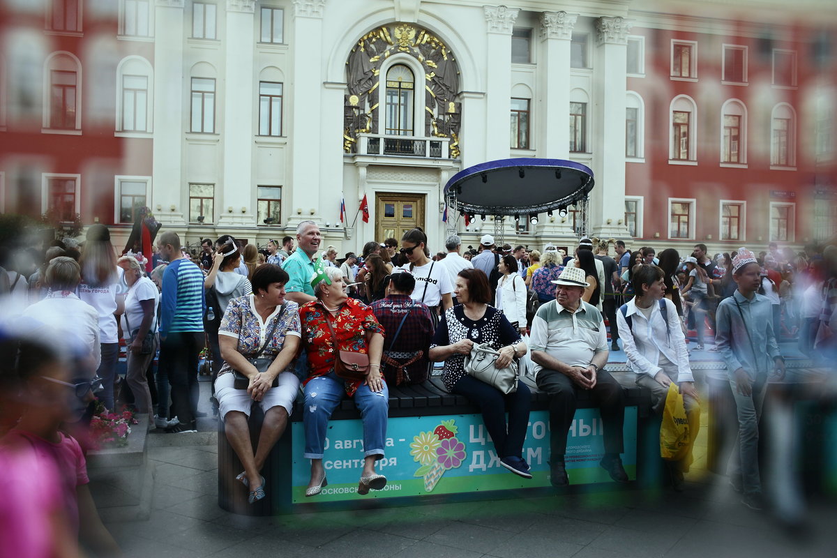 Праздник в городе. - Владимир однакО... 