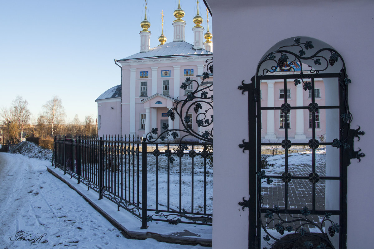Церковь.Вид с боку... - ТатьянА А... Церковь.Вид с боку... - ТатьянА А...