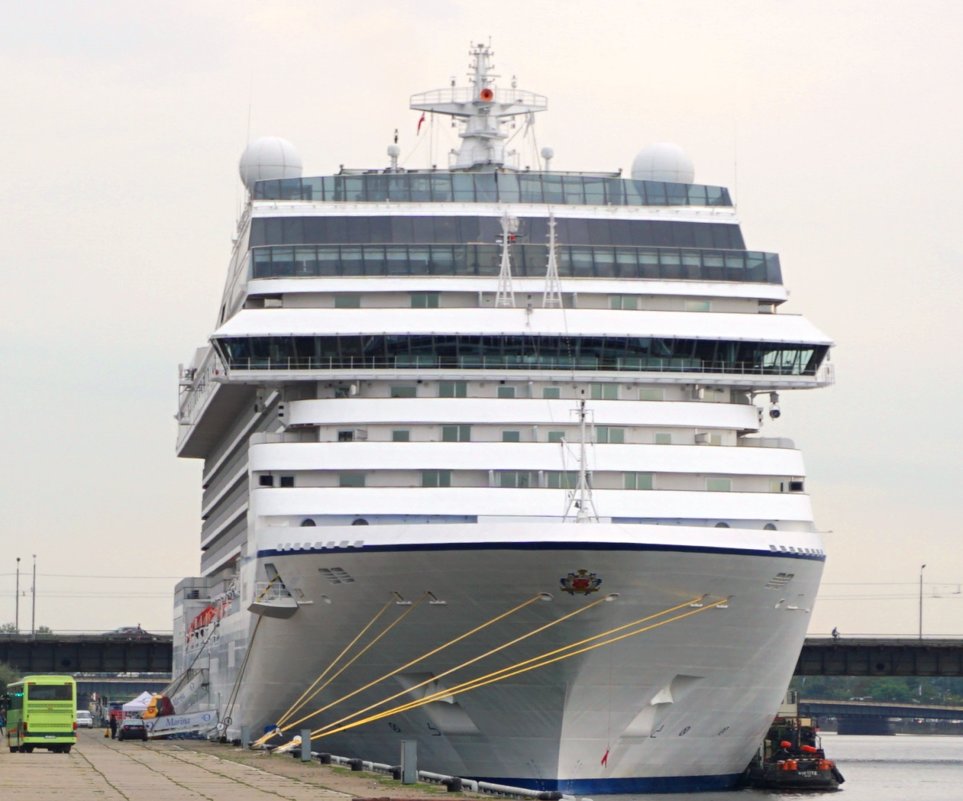 Лайнер - Александр Михайлов Лайнер - Александр Михайлов