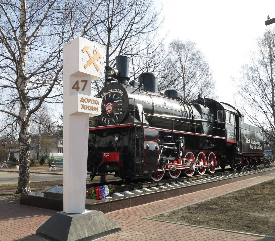 Памятник паровозу-воину. 47 км "Дороги жизни". - ТАТЬЯНА (tatik)