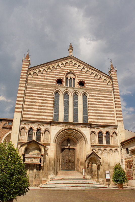 Католическая базилика Santo Stefano. - Лира Цафф