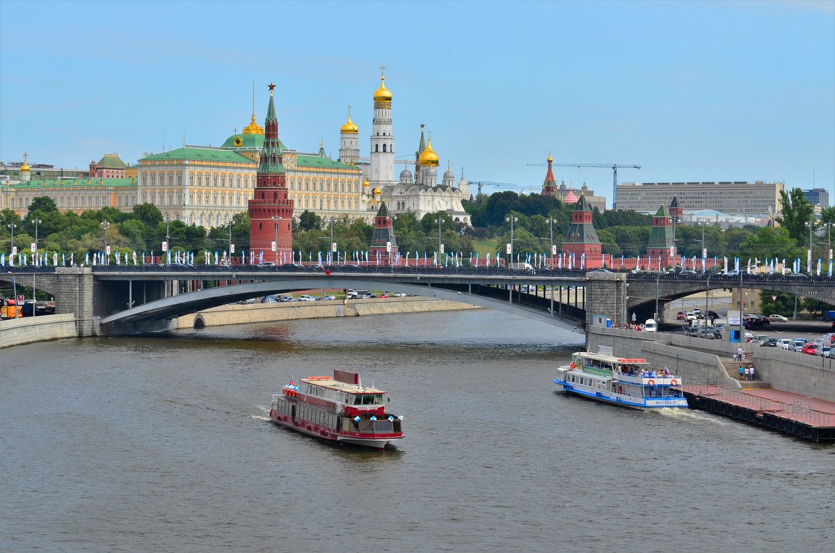 Вид на Кремль с Патриаршего моста - Константин Анисимов