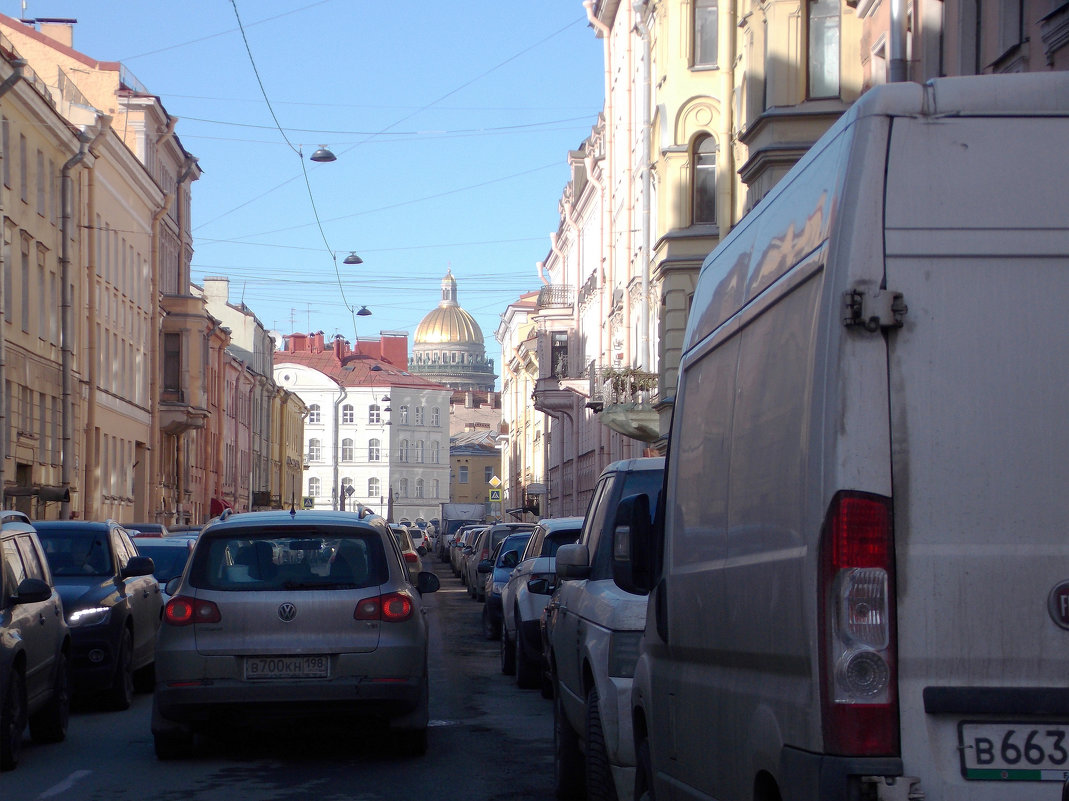 В центре города улицы полны машин - Фотогруппа Весна