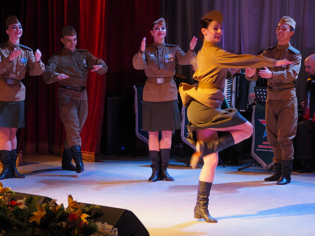 Ансамбль песни и пляски Центрального военного округа. - Ильсияр Шакирова Ансамбль песни и пляски Центрального военного округа. - Ильсияр Шакирова