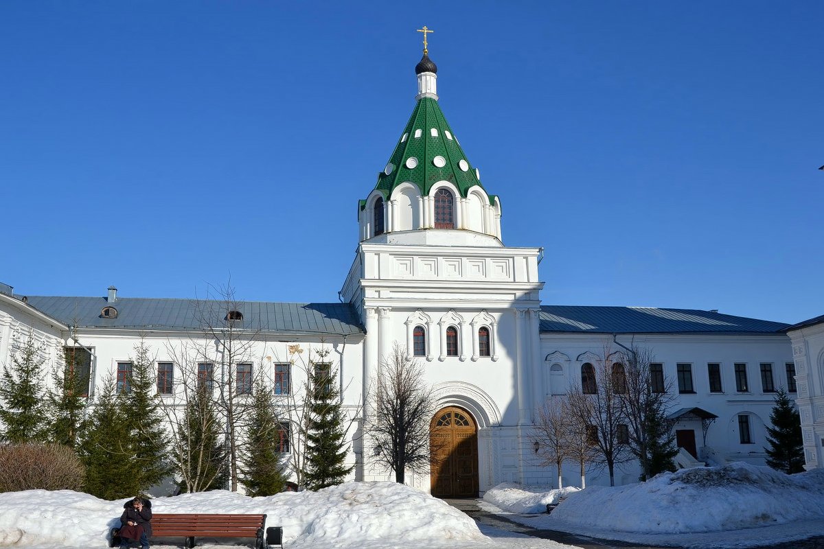 Архиерейский корпус с церковью Хрисанфа и Дарьи. Кострома. - Михаил Столяров