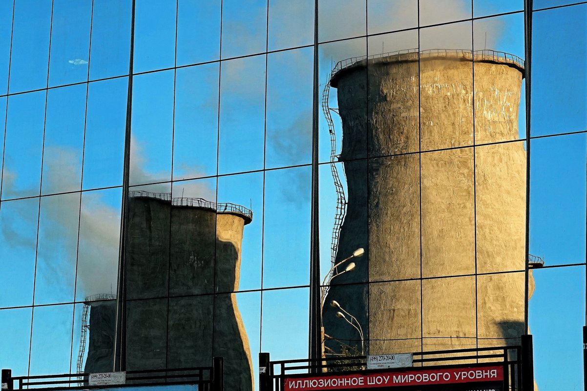 Градирня на Волгоградском проспекте в отражении. - Татьяна Помогалова Градирня на Волгоградском проспекте в отражении. - Татьяна Помогалова