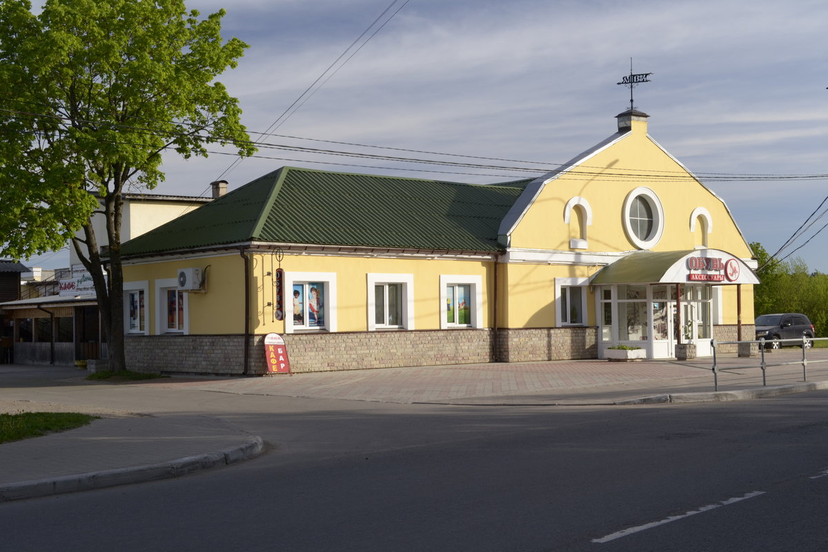 утро, городские улочки... - Михаил Жуковский