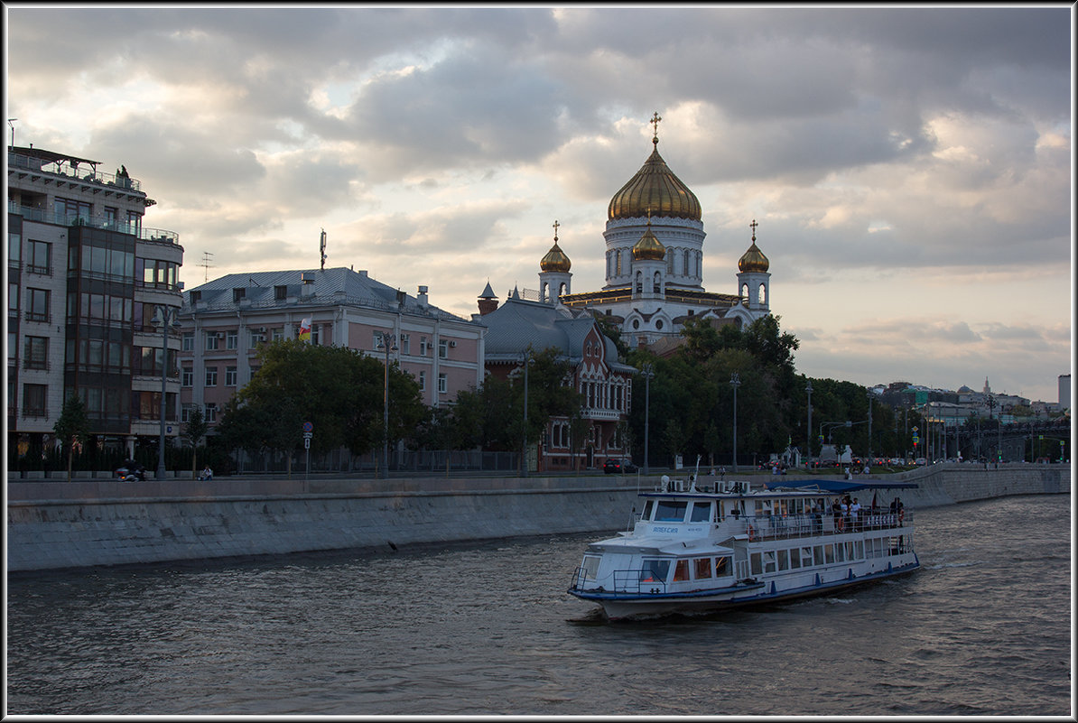 Проплывая по Москва реке - Михаил Розенберг