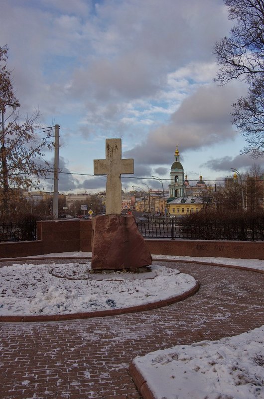 Сквер на Яузской улице в Москве - Игорь Белоногов