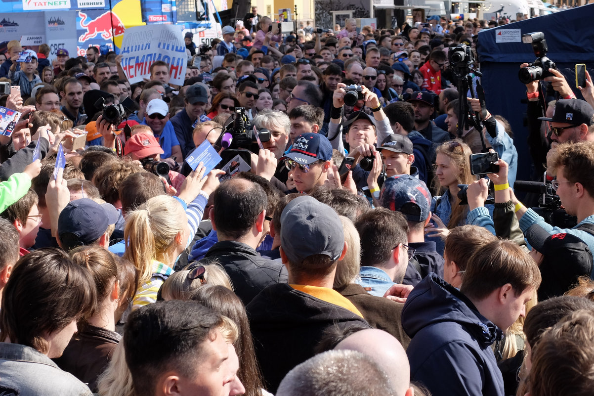 . и никаких заездов болидов F1 вот и верь рекламе)) - tipchik 