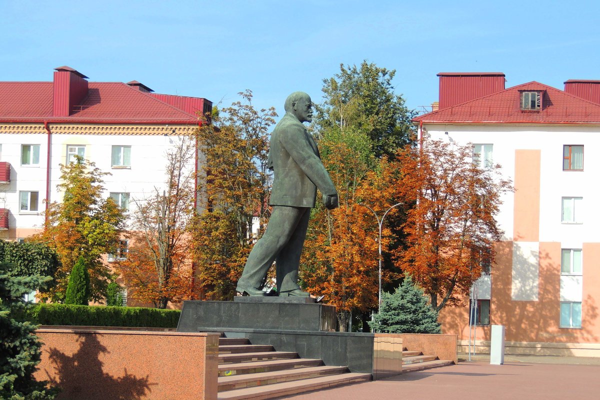 Прошлое не времени река и всегда идет за нами следом, в памяти витая легким ветром - Гала 