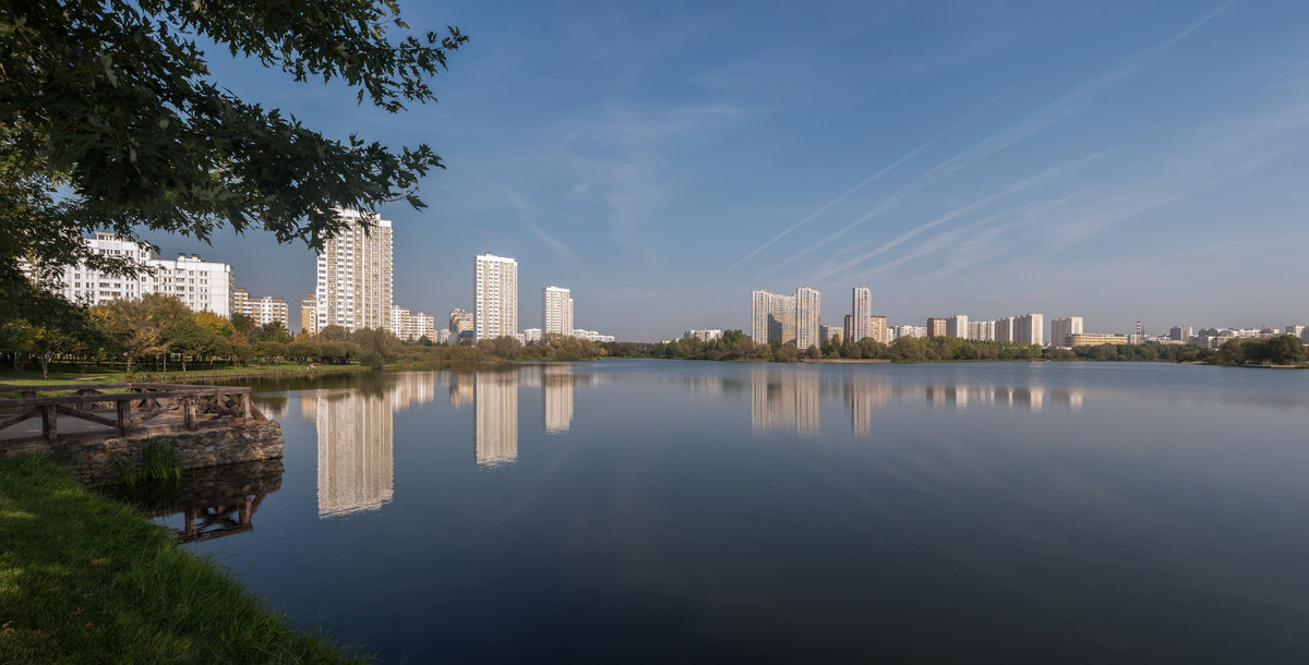 На берегу городского пруда - Валерий Иванович На берегу городского пруда - Валерий Иванович