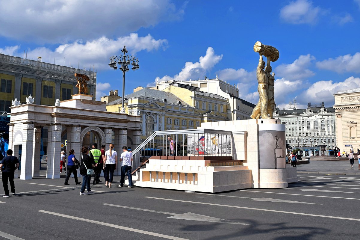 Арка Главного входа ВДНХ у Большого театра. - Татьяна Помогалова