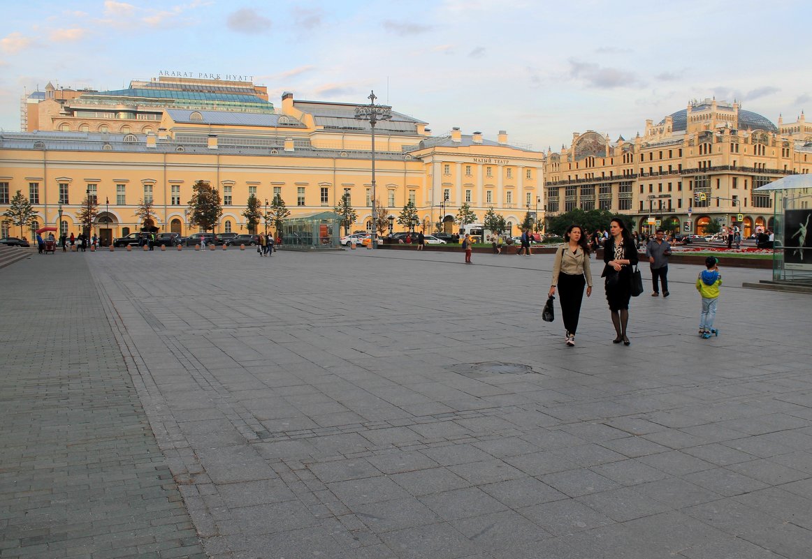 Театральная площадь - Горкун Ольга Николаевна Театральная площадь - Горкун Ольга Николаевна