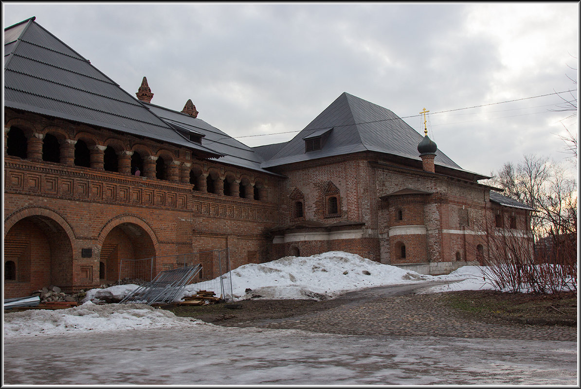 Москва. Крутицкое подворье - Михаил Розенберг Москва. Крутицкое подворье - Михаил Розенберг