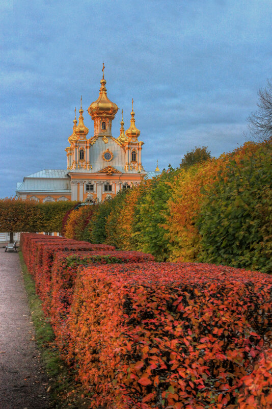 В октябре - Сергей Григорьев