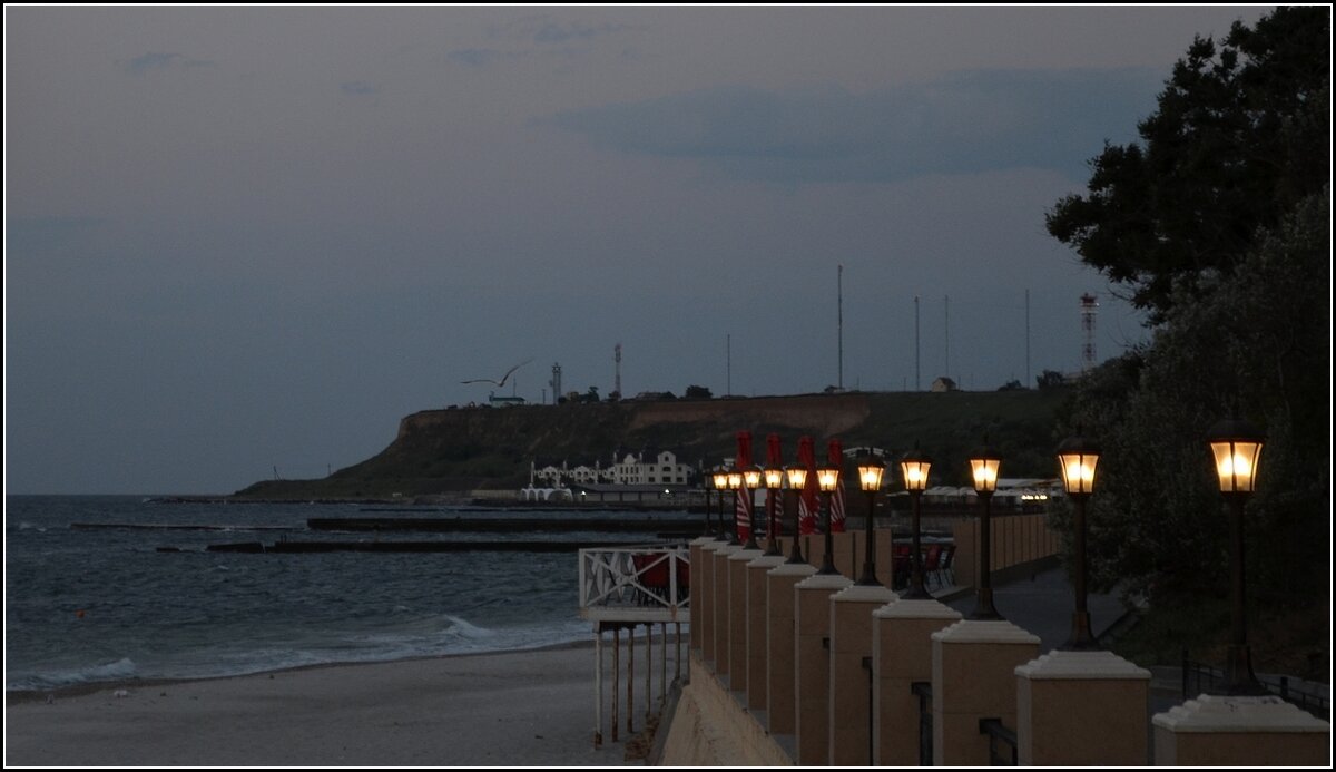 ЧЕРНОМОРСКИЕ РАССВЕТЫ - Анатолий Восточный ЧЕРНОМОРСКИЕ РАССВЕТЫ - Анатолий Восточный