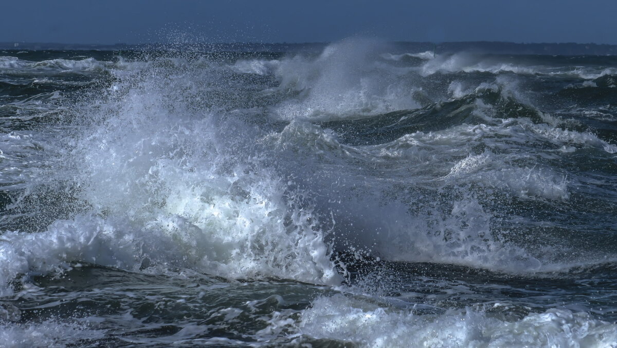 бушует ! - Георгий А бушует ! - Георгий А