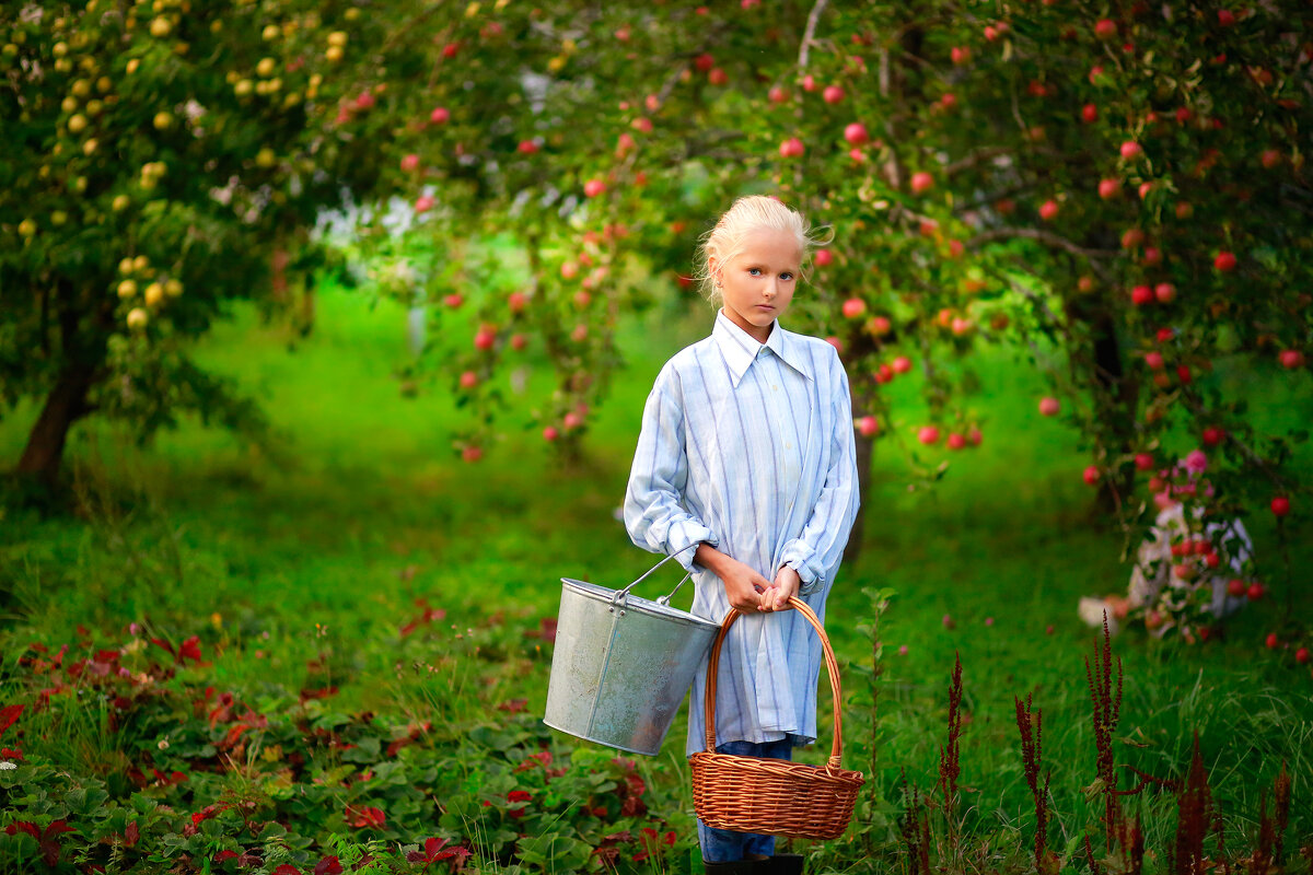 В саду - Екатерина Постонен